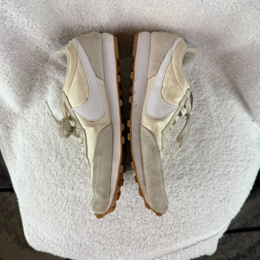 Nike Daybreak Summit Women's Sz 8 Ivory White Gum Bottom Running Sneaker Shoe‎